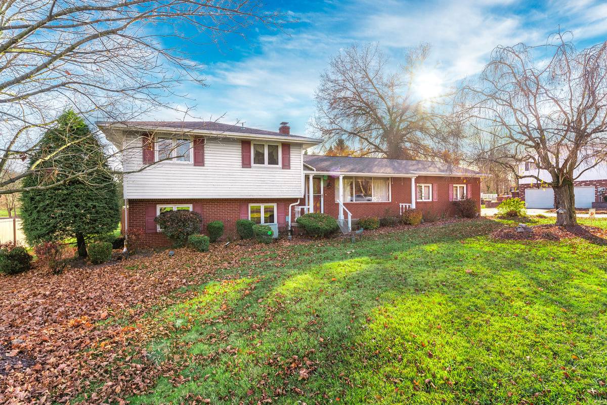 New Castle, PA 16105,1211 Blue Sky Dr
