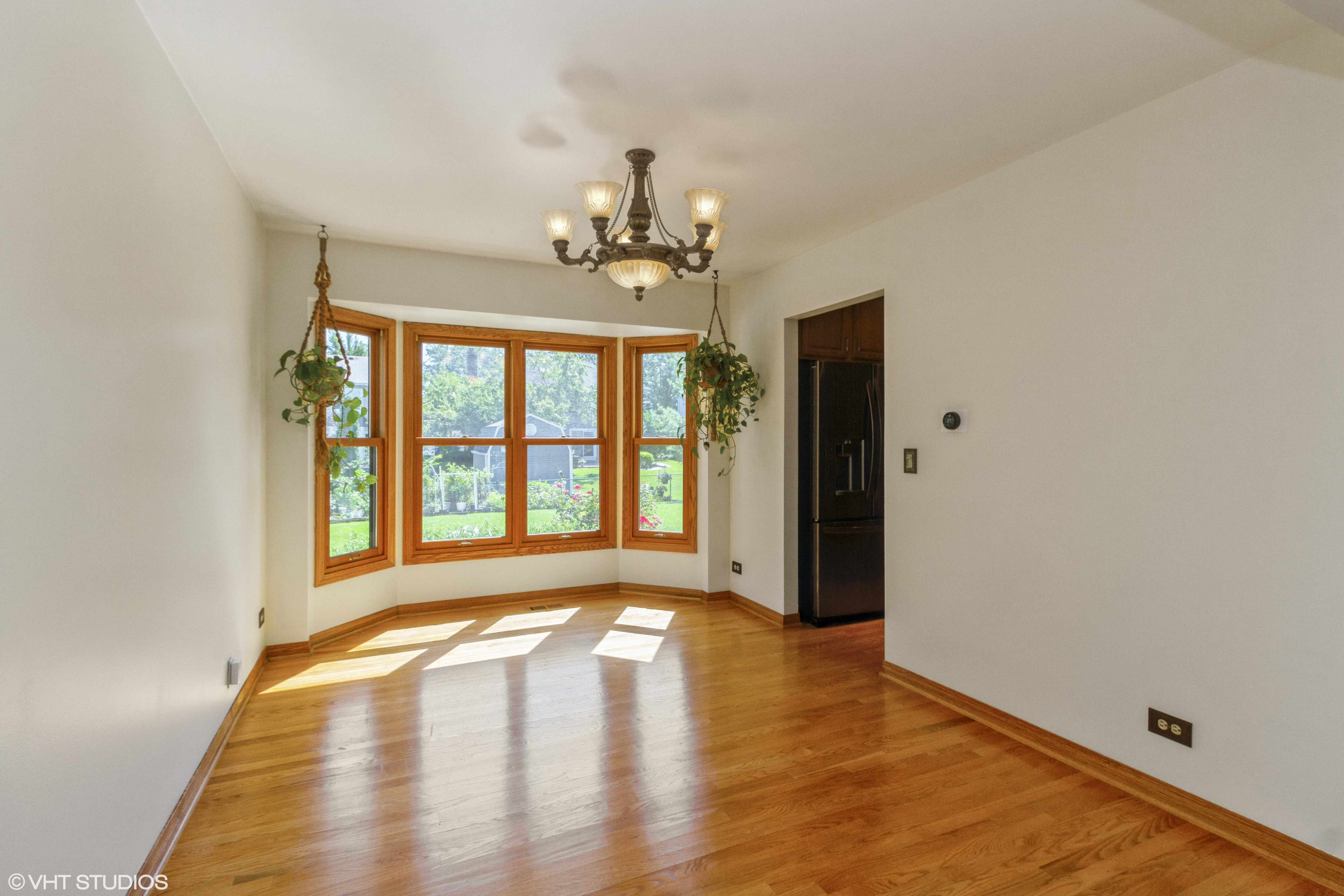 Carol Stream, IL 60188,386 Basswood Ct