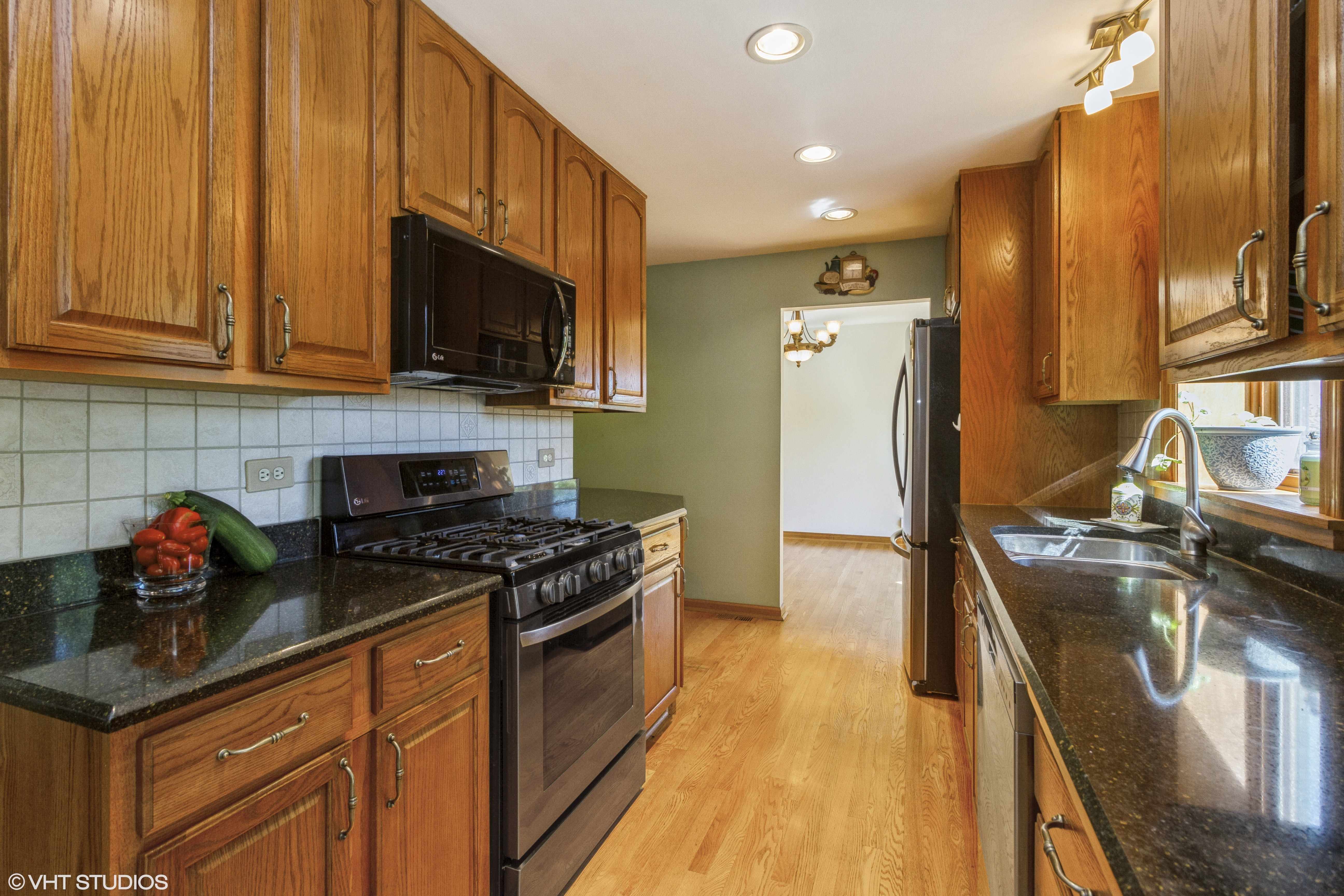 Carol Stream, IL 60188,386 Basswood Ct