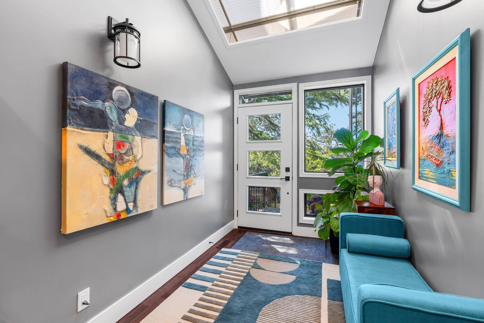 Victoria, BC V8S 1W5,1584 Rockland Ave