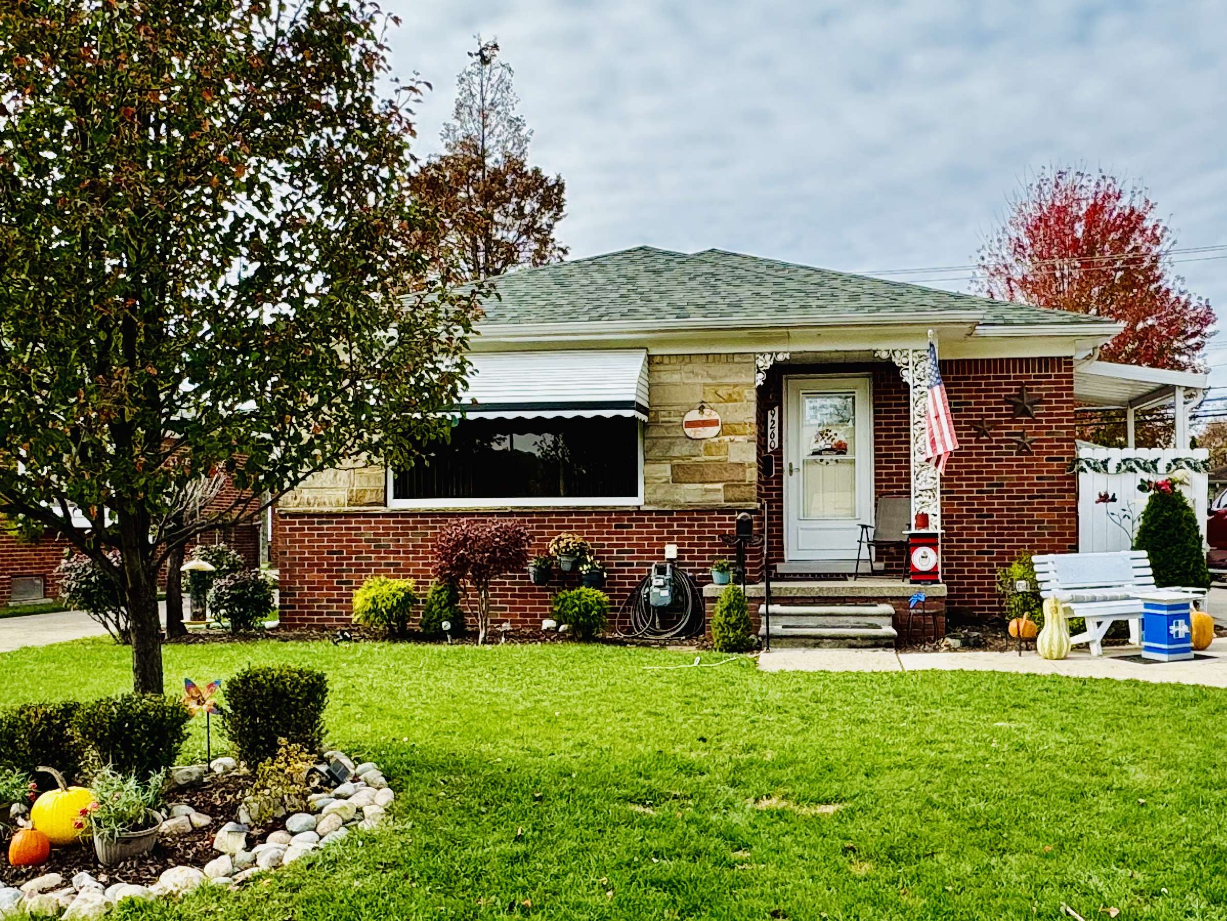 9260 Ruth Ave, Allen Park, MI 48101