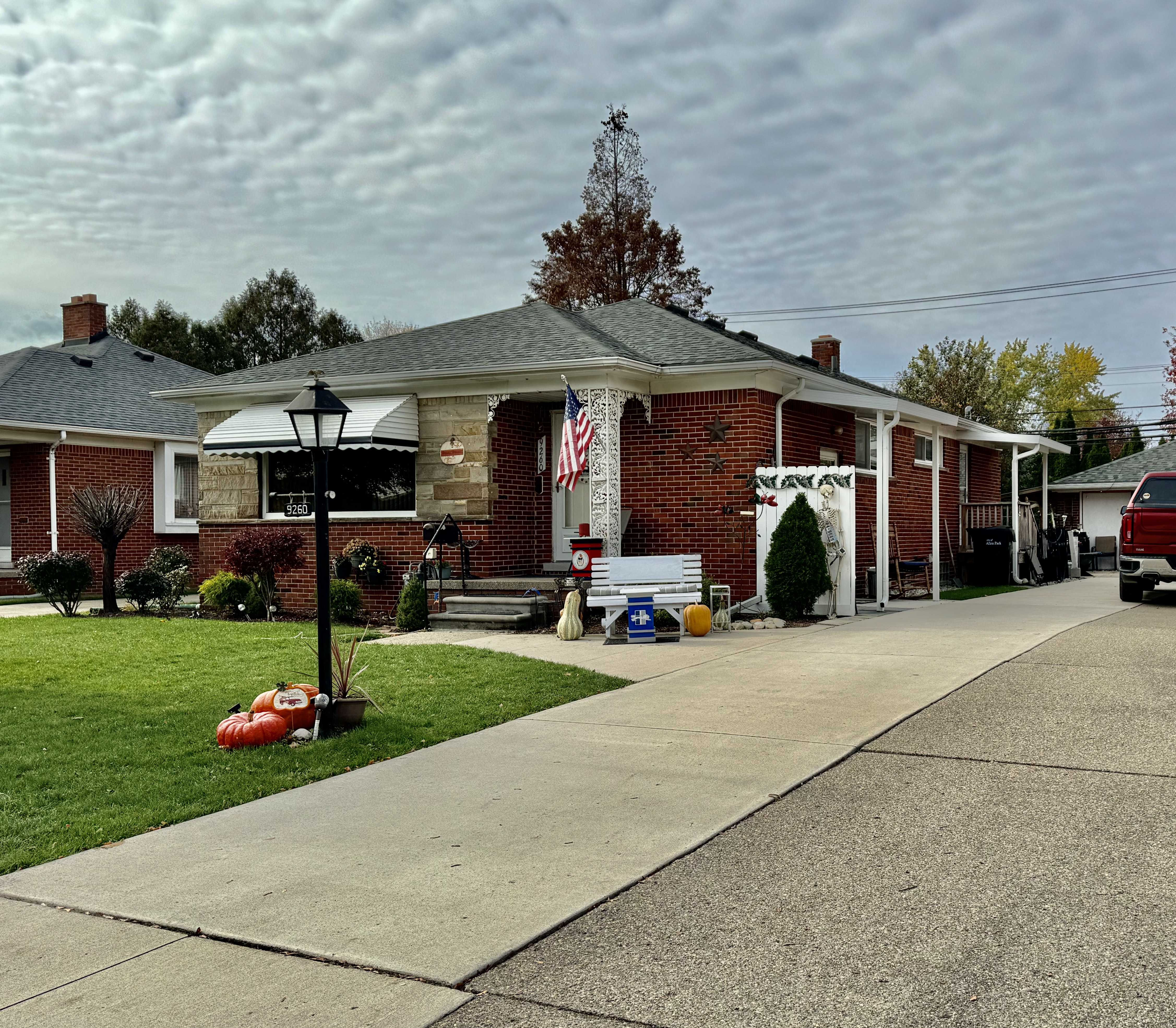 9260 Ruth Ave, Allen Park, MI 48101