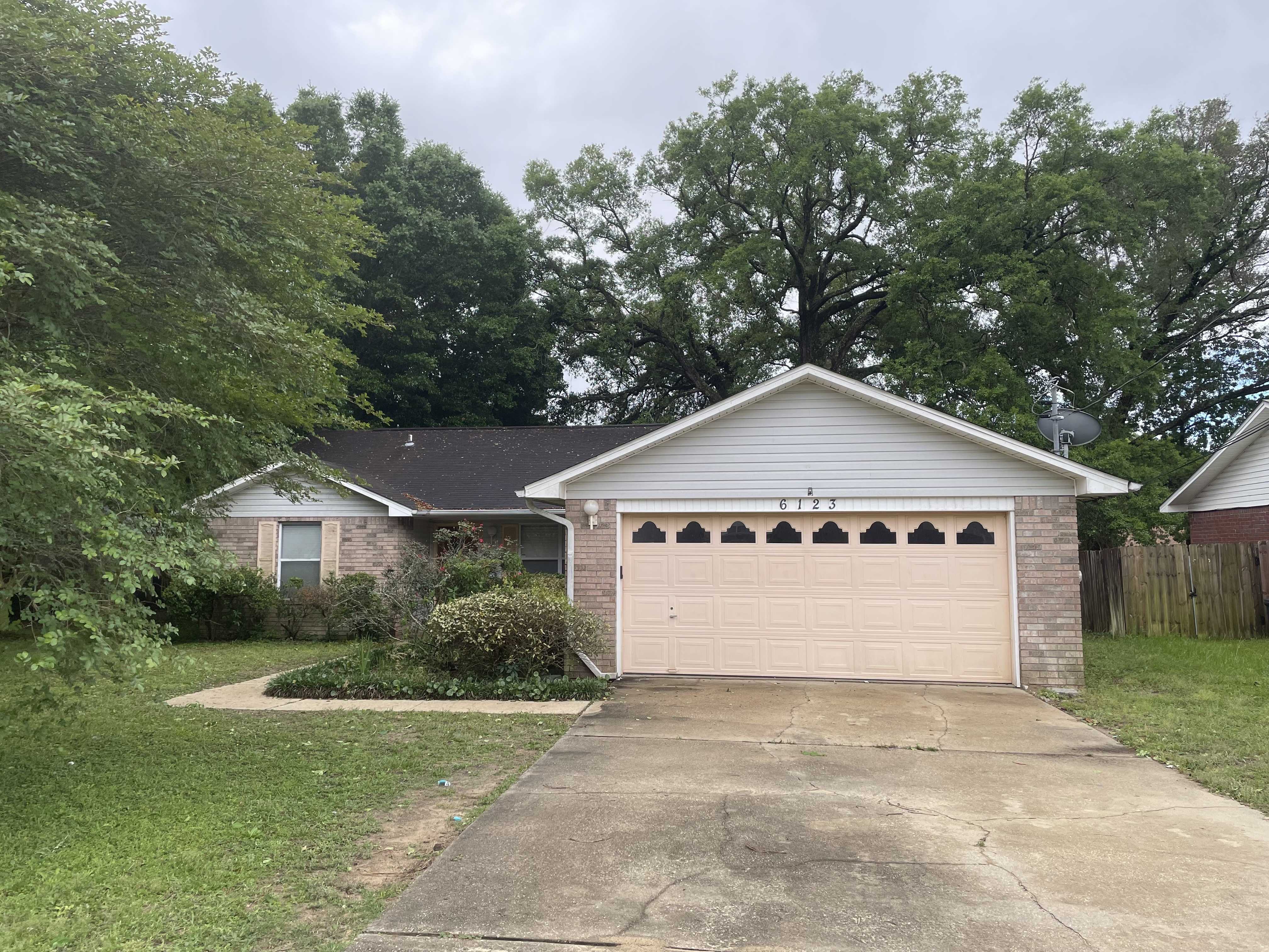 Pensacola, FL 32526,6123 Bradshaw Dr