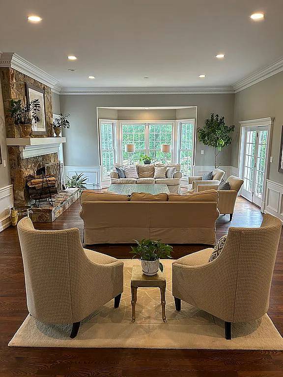 4 Countryside Ln, Frontenac, MO 63131