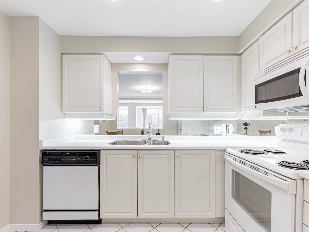 1818 Bayview Ave #407, Toronto, ON M4G 4G6
