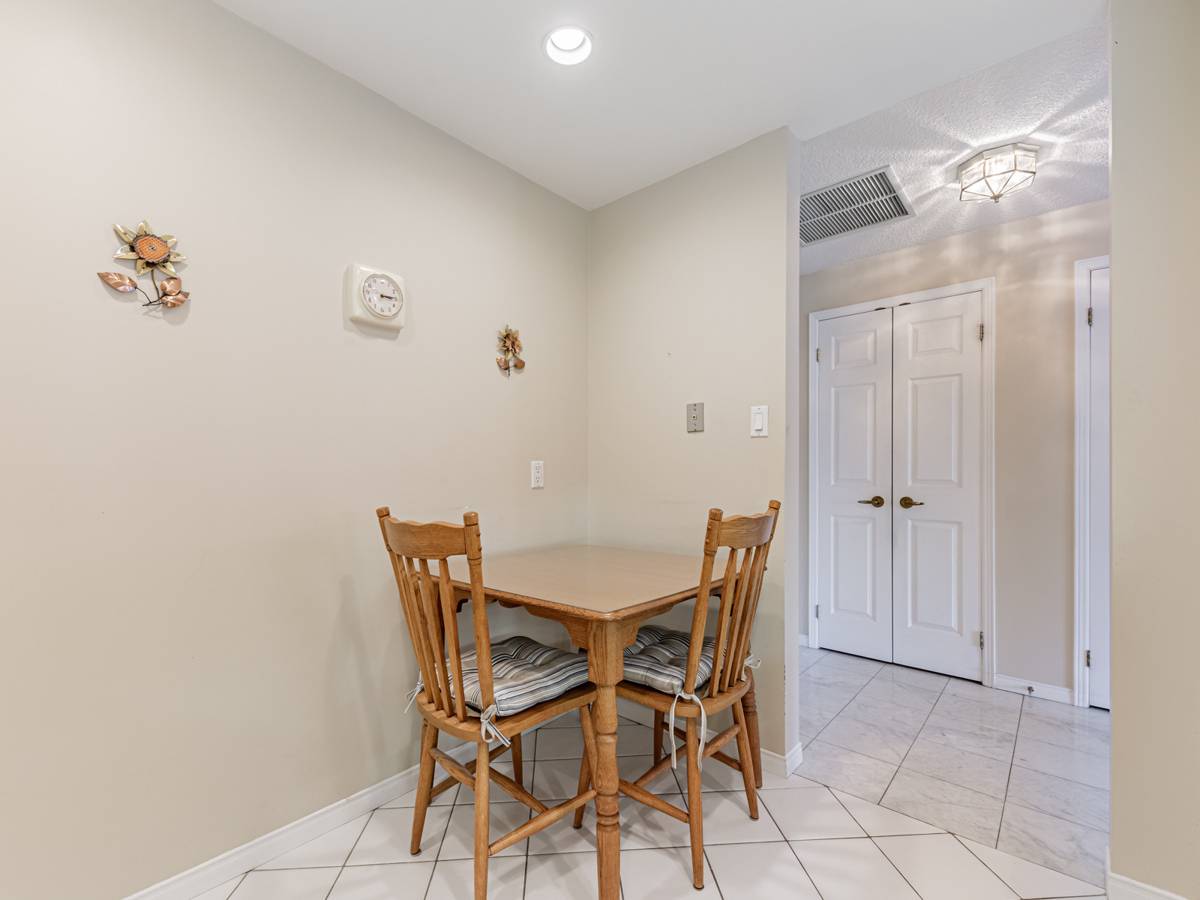 1818 Bayview Ave #407, Toronto, ON M4G 4G6