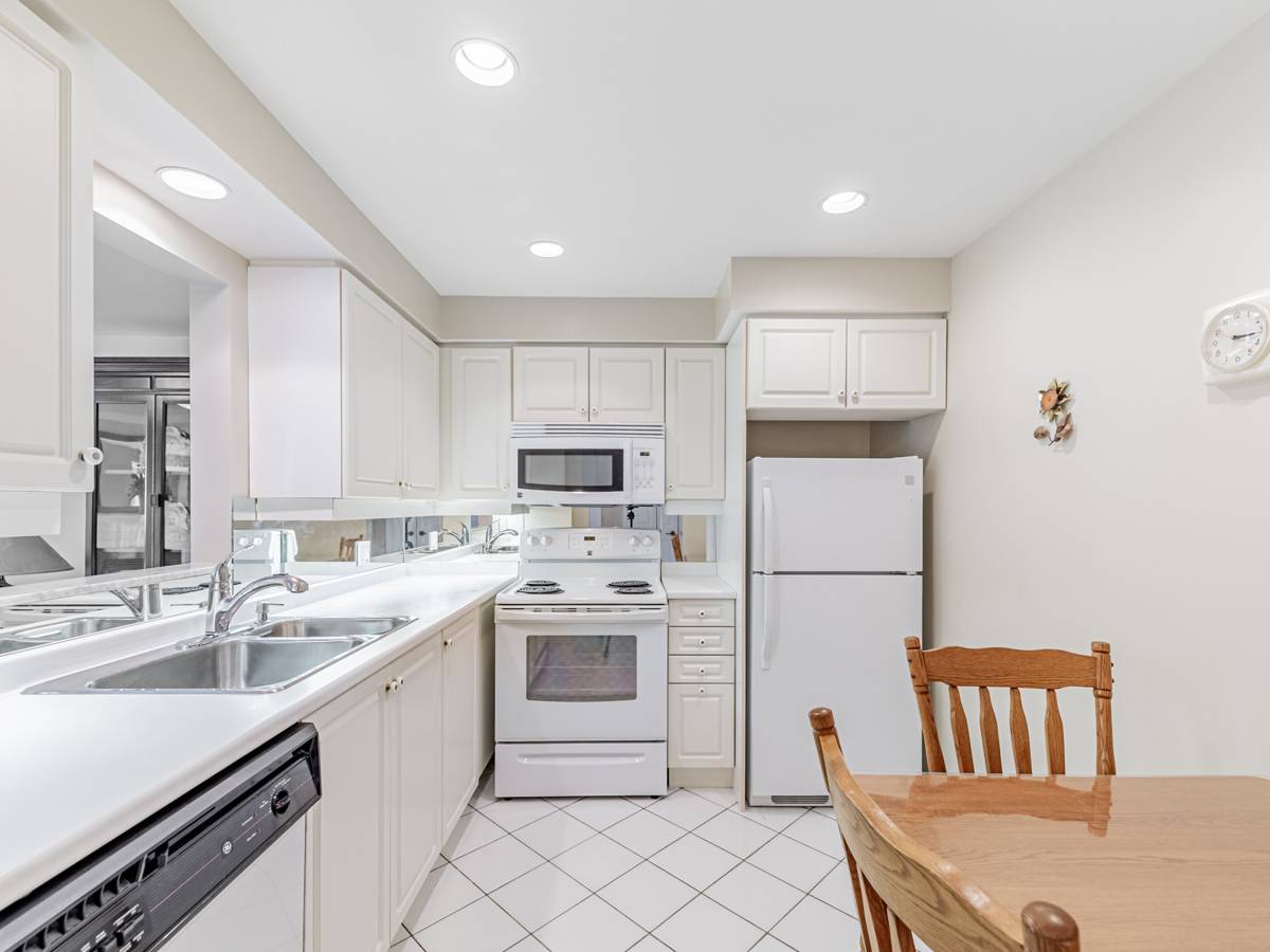 1818 Bayview Ave #407, Toronto, ON M4G 4G6