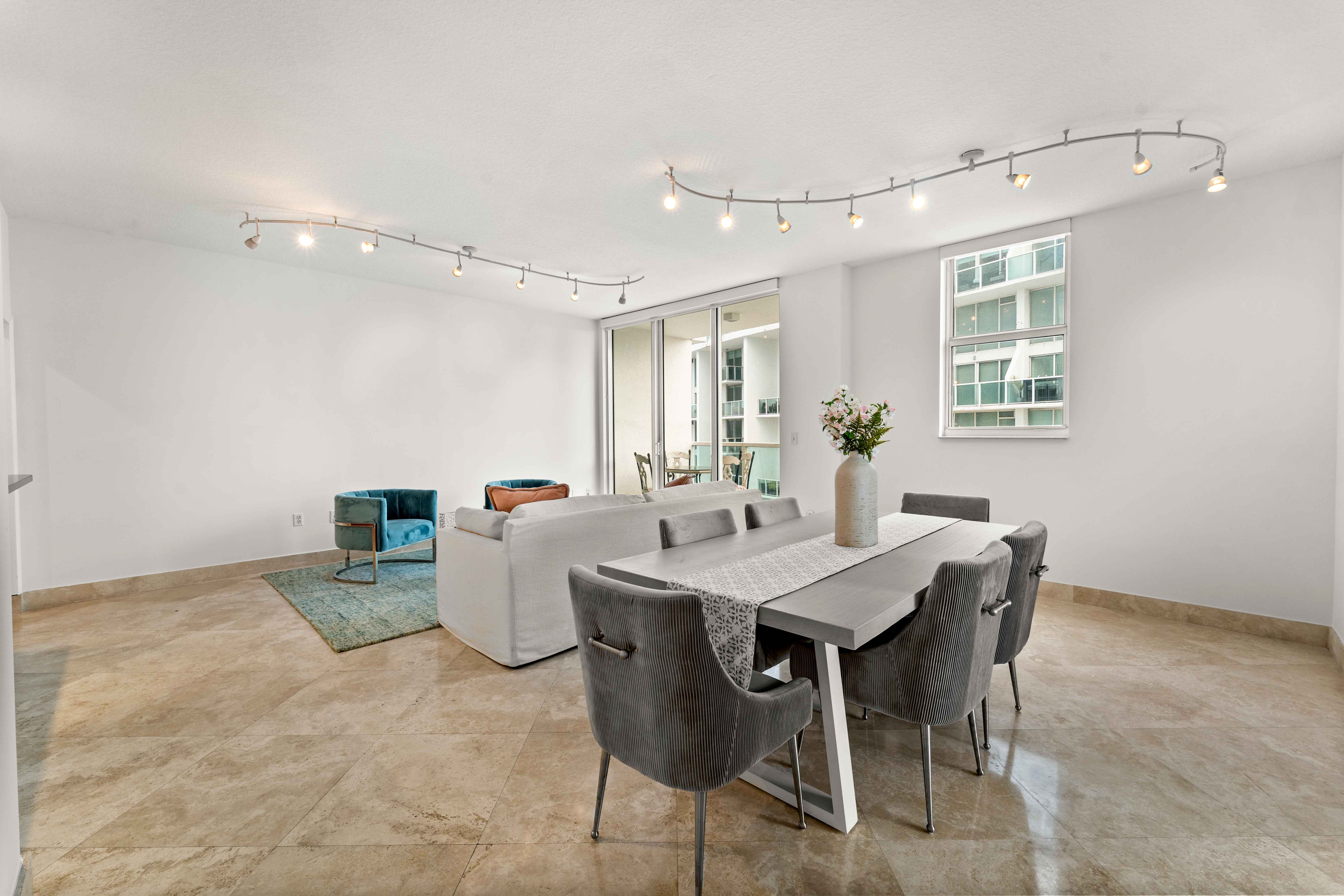 Miami, FL 33131,31 SE 5th St #4021