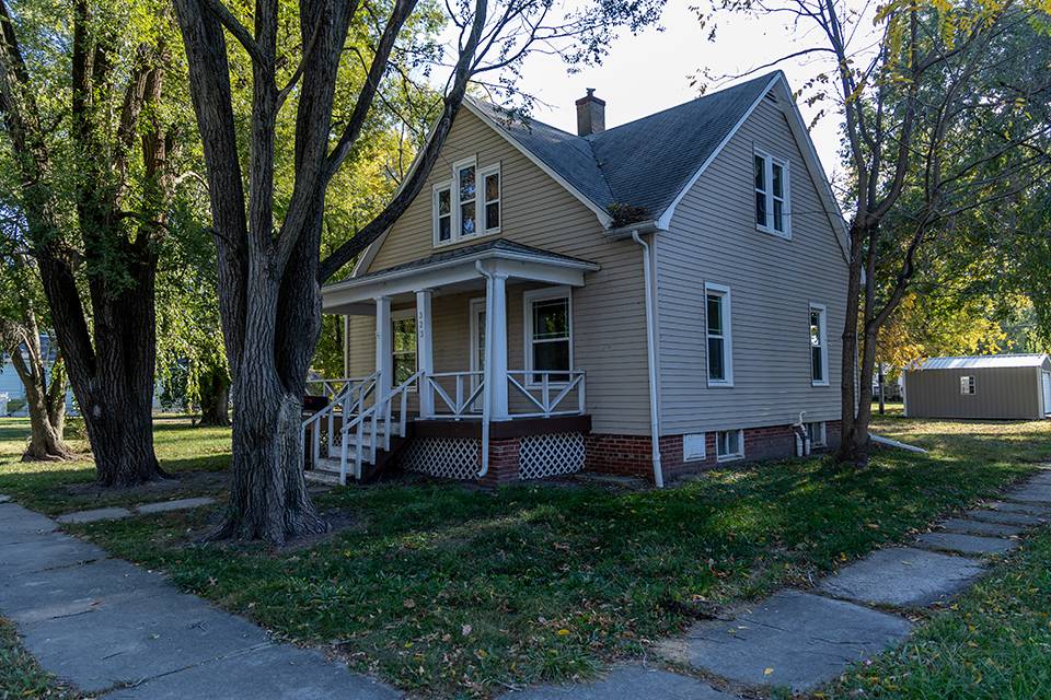 Nokomis, IL 62075-1233,323 N Pine St