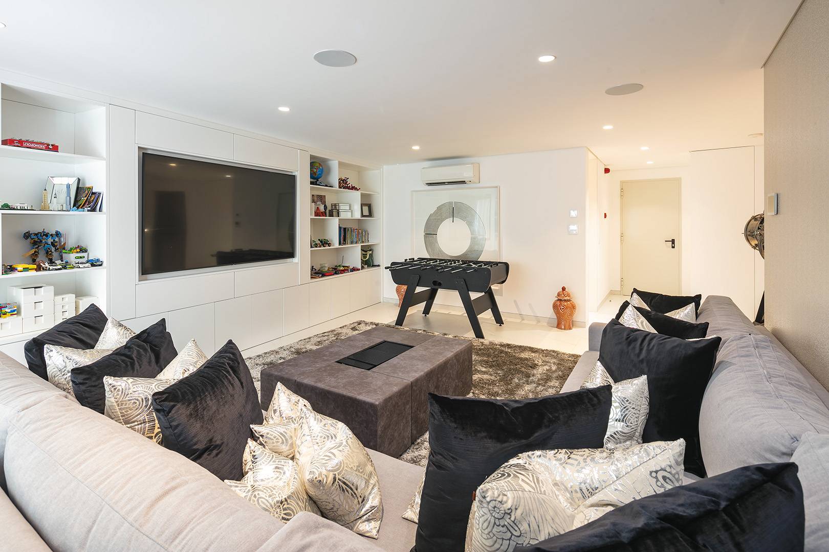 Modern Residence with Luxurious Amenities and Stunning Lake Views in Quinta do Lago Algarve #QPSAV, Portugal,