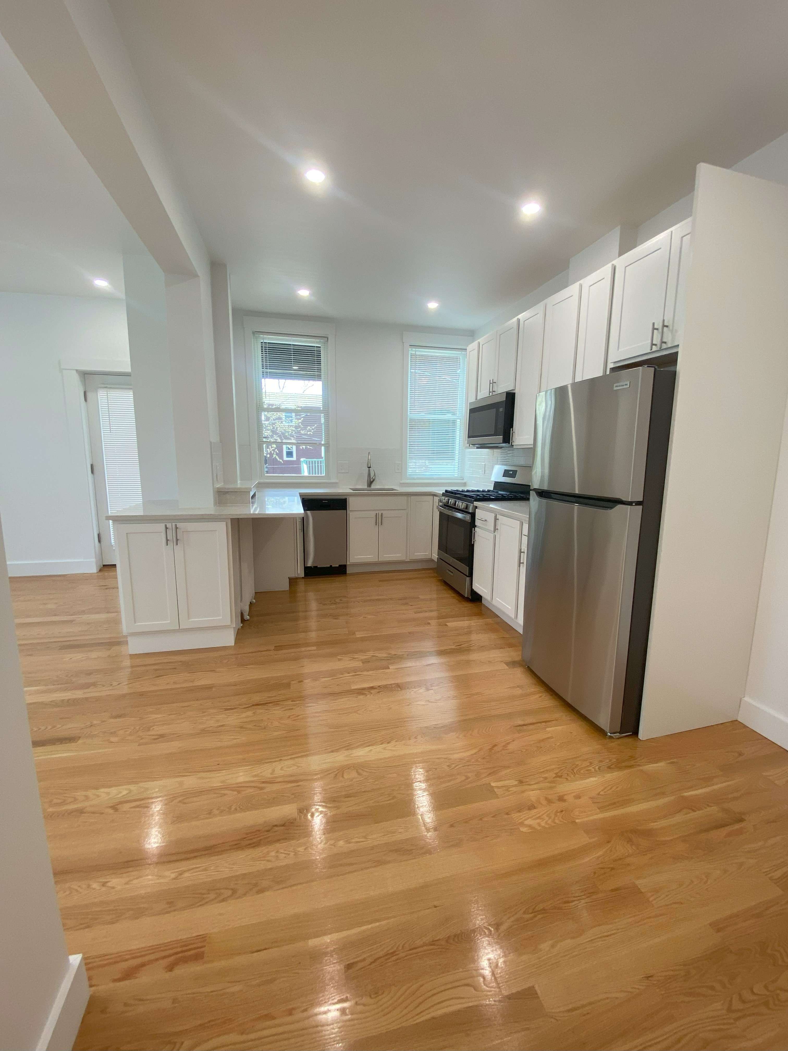 Jamaica Plain, MA 02130-2875,19 Seaverns Ave #2R