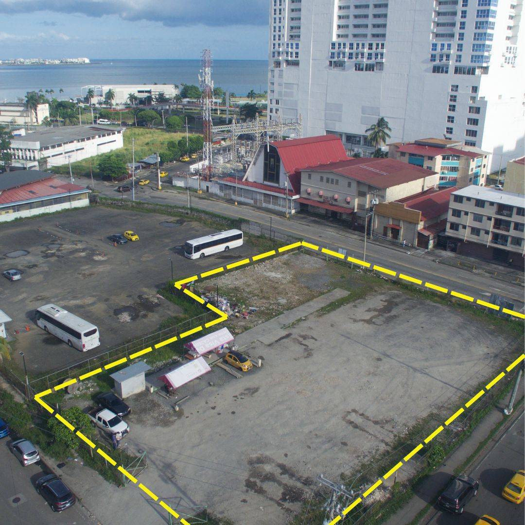 Commercial land in Ave. 5 de Mayo