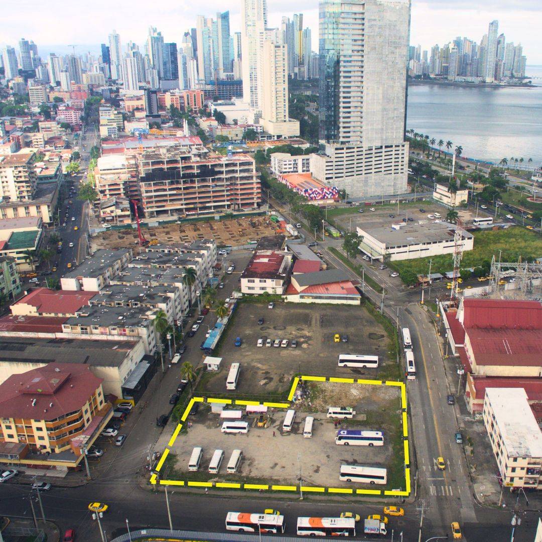 Commercial land in Ave. 5 de Mayo