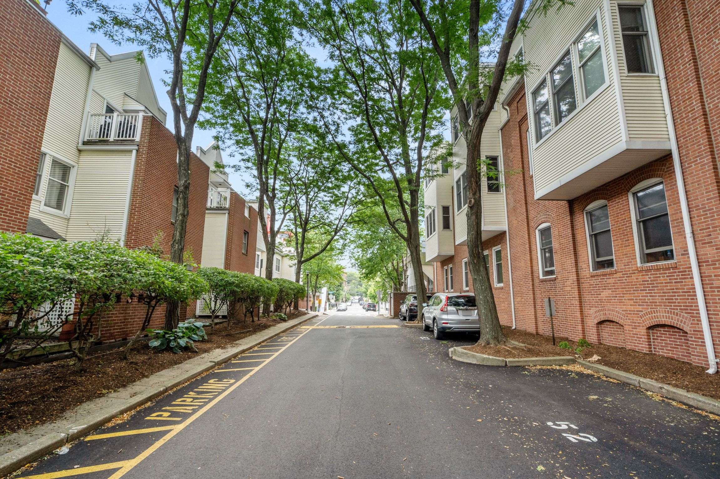 218 Thorndike St #106, Cambridge, MA 02141