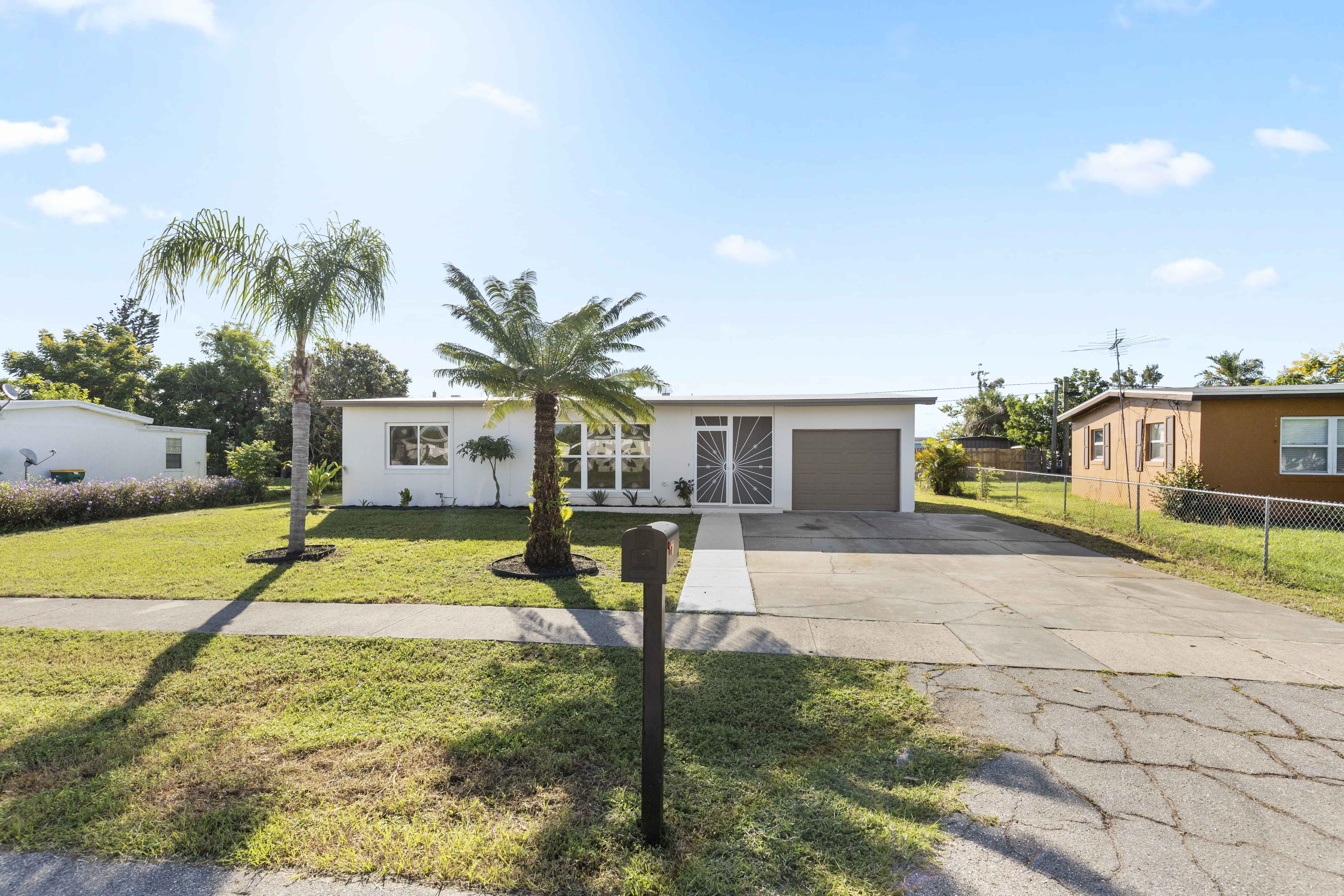 21949 Buxton Ave, Port Charlotte, FL 33952-5401