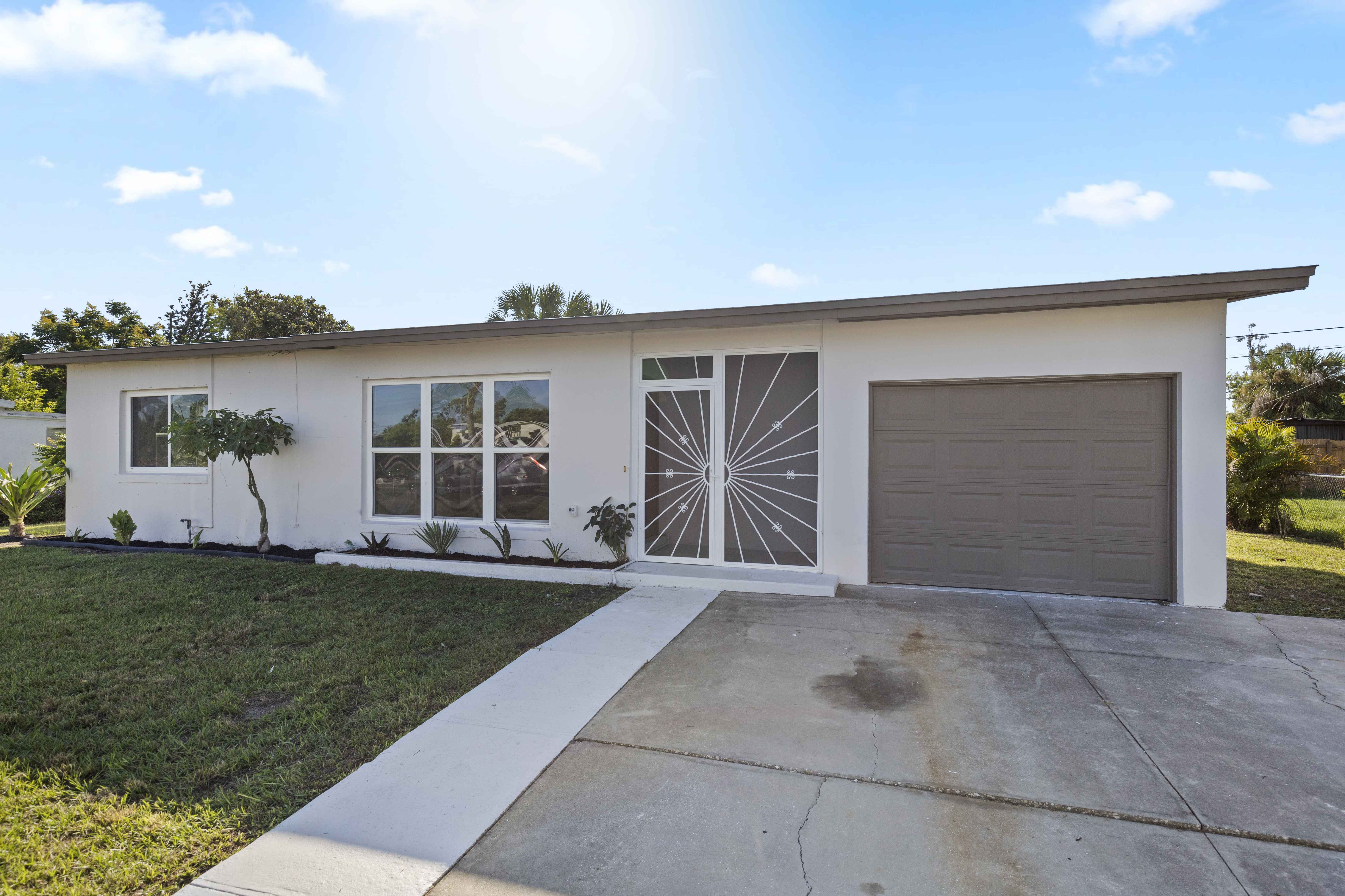 21949 Buxton Ave, Port Charlotte, FL 33952-5401