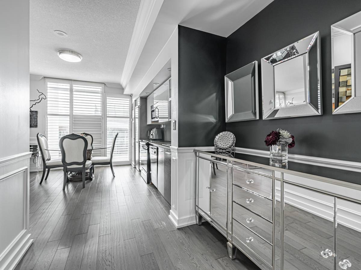 8 Telegram Mews #203, Toronto, ON M5V 3Z5