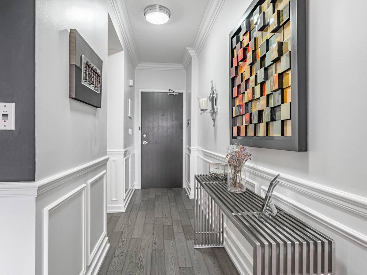 8 Telegram Mews #203, Toronto, ON M5V 3Z5