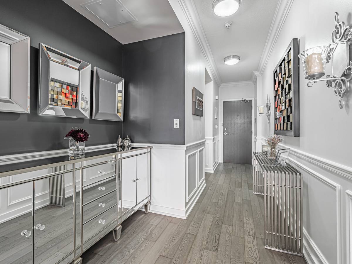 8 Telegram Mews #203, Toronto, ON M5V 3Z5