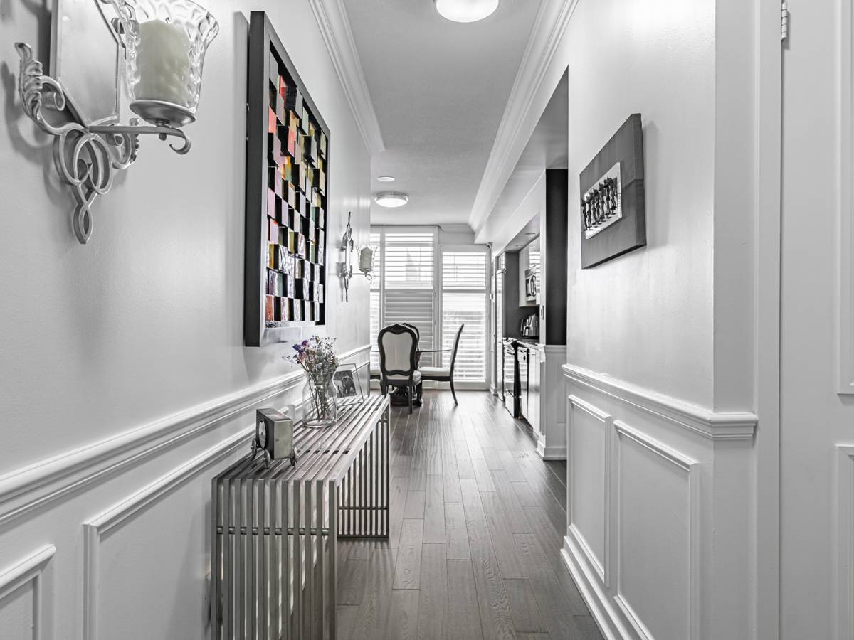 8 Telegram Mews #203, Toronto, ON M5V 3Z5