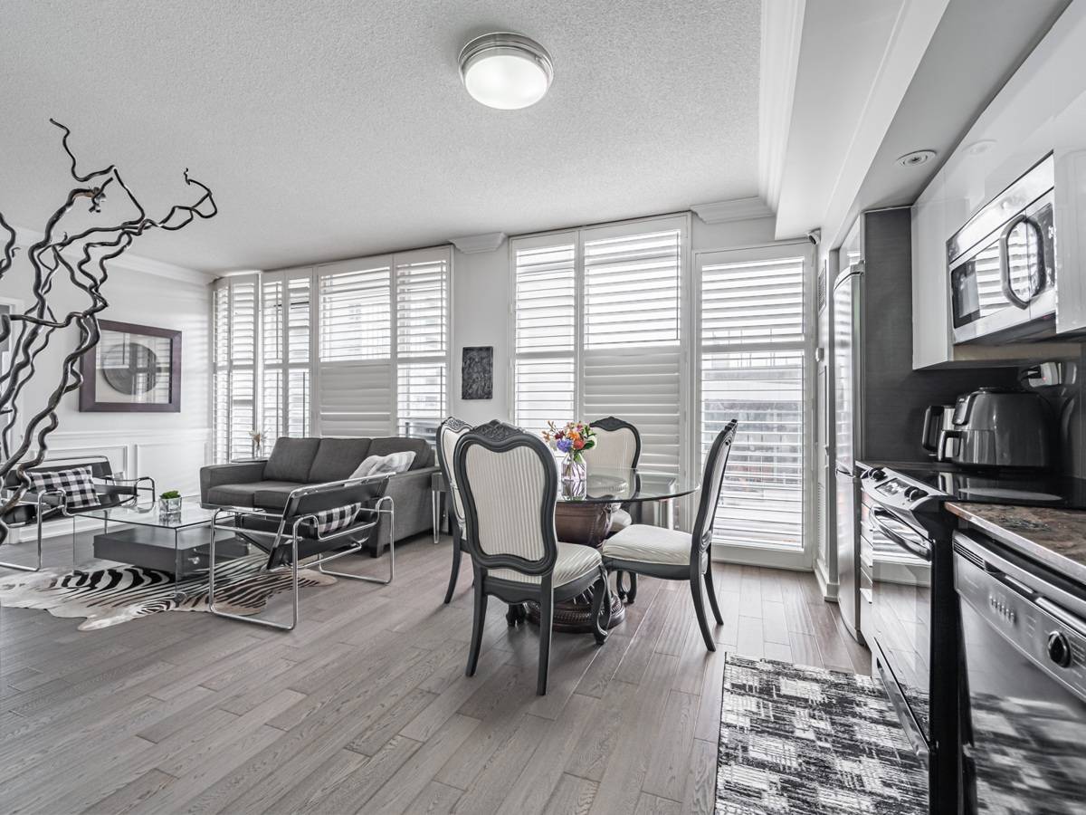 8 Telegram Mews #203, Toronto, ON M5V 3Z5