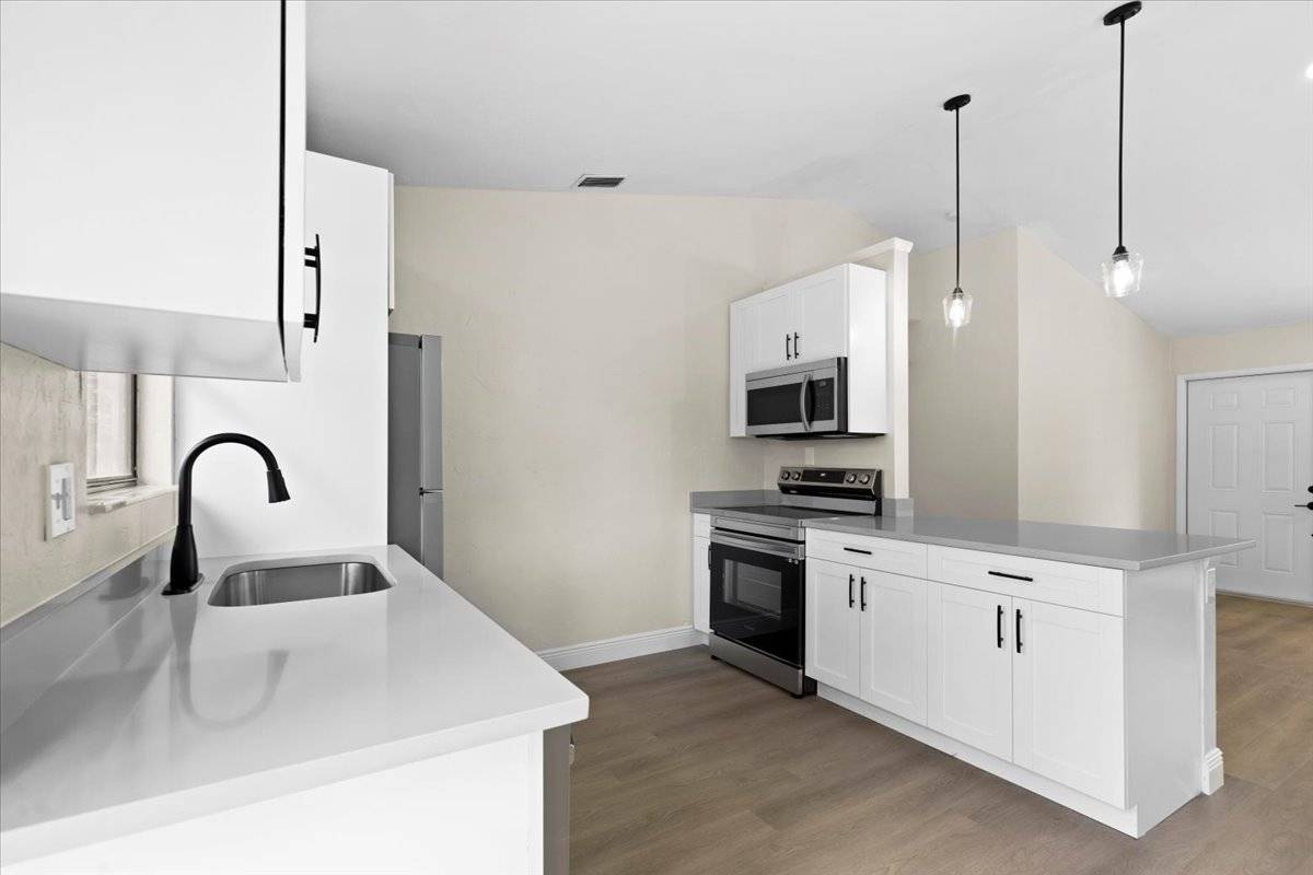 Fort Myers, FL 33967-3235,18422 Columbine Rd