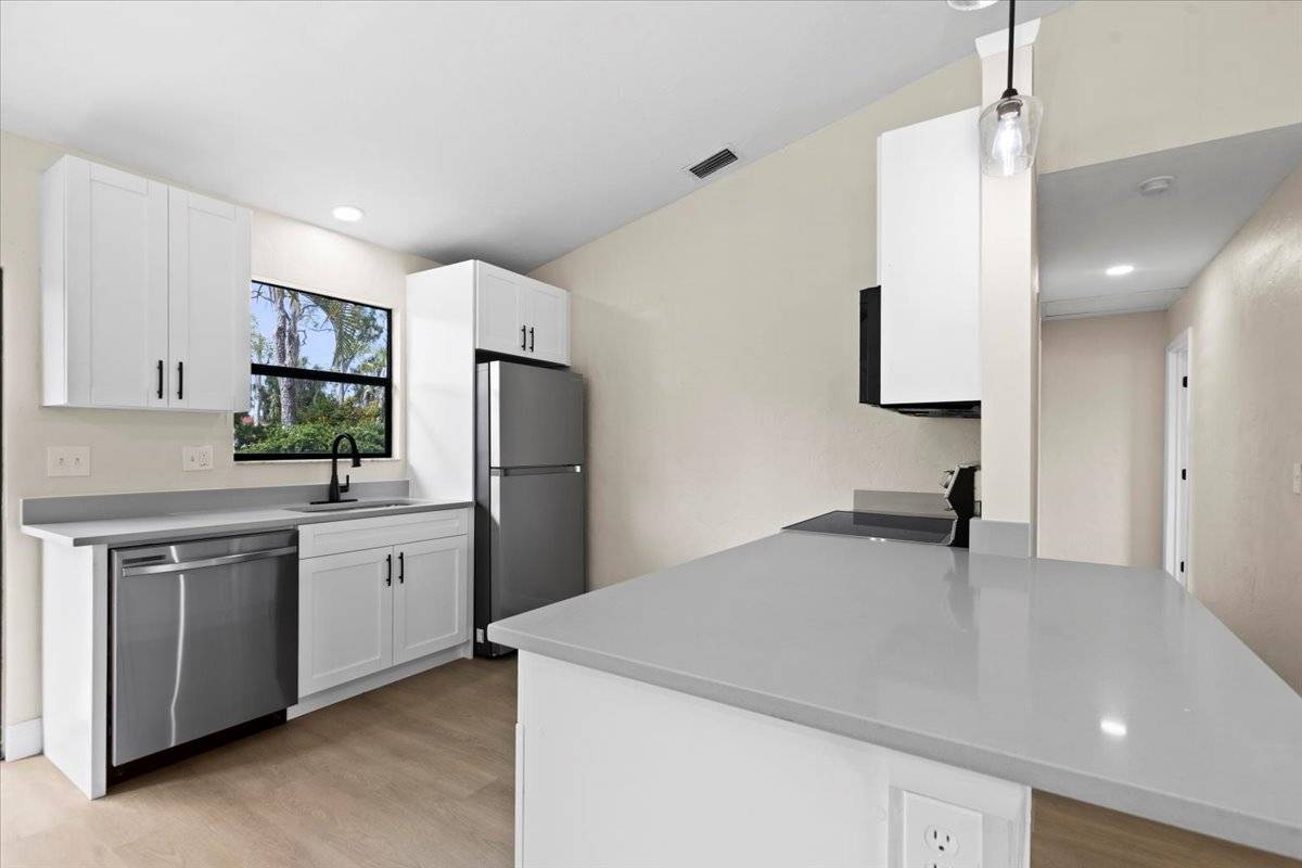 Fort Myers, FL 33967-3235,18422 Columbine Rd