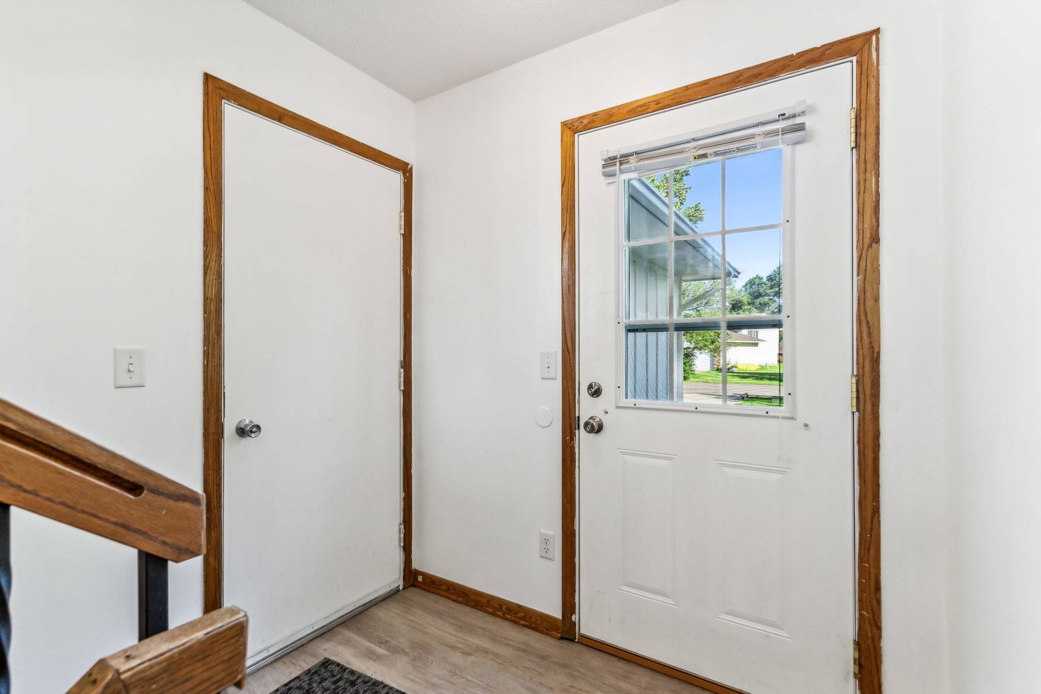 2523 Birchview Ln, Hopkins, MN 55305-3111