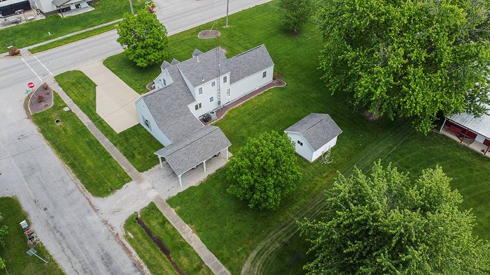 Farina, IL 62838-1211,511 W Washington St