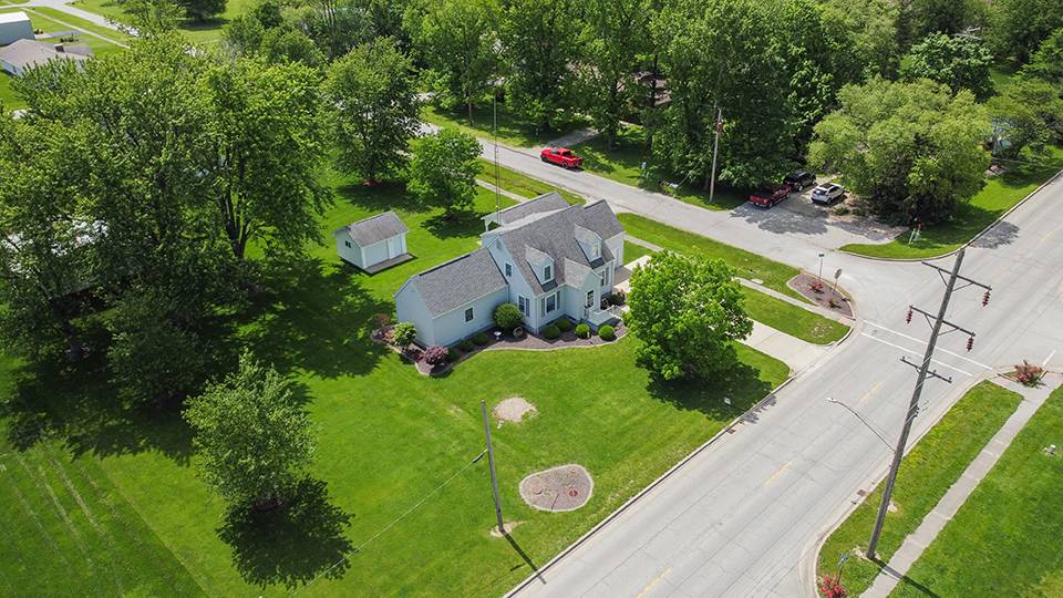 Farina, IL 62838-1211,511 W Washington St