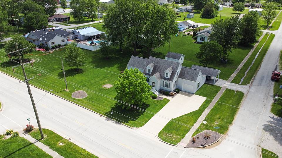 Farina, IL 62838-1211,511 W Washington St