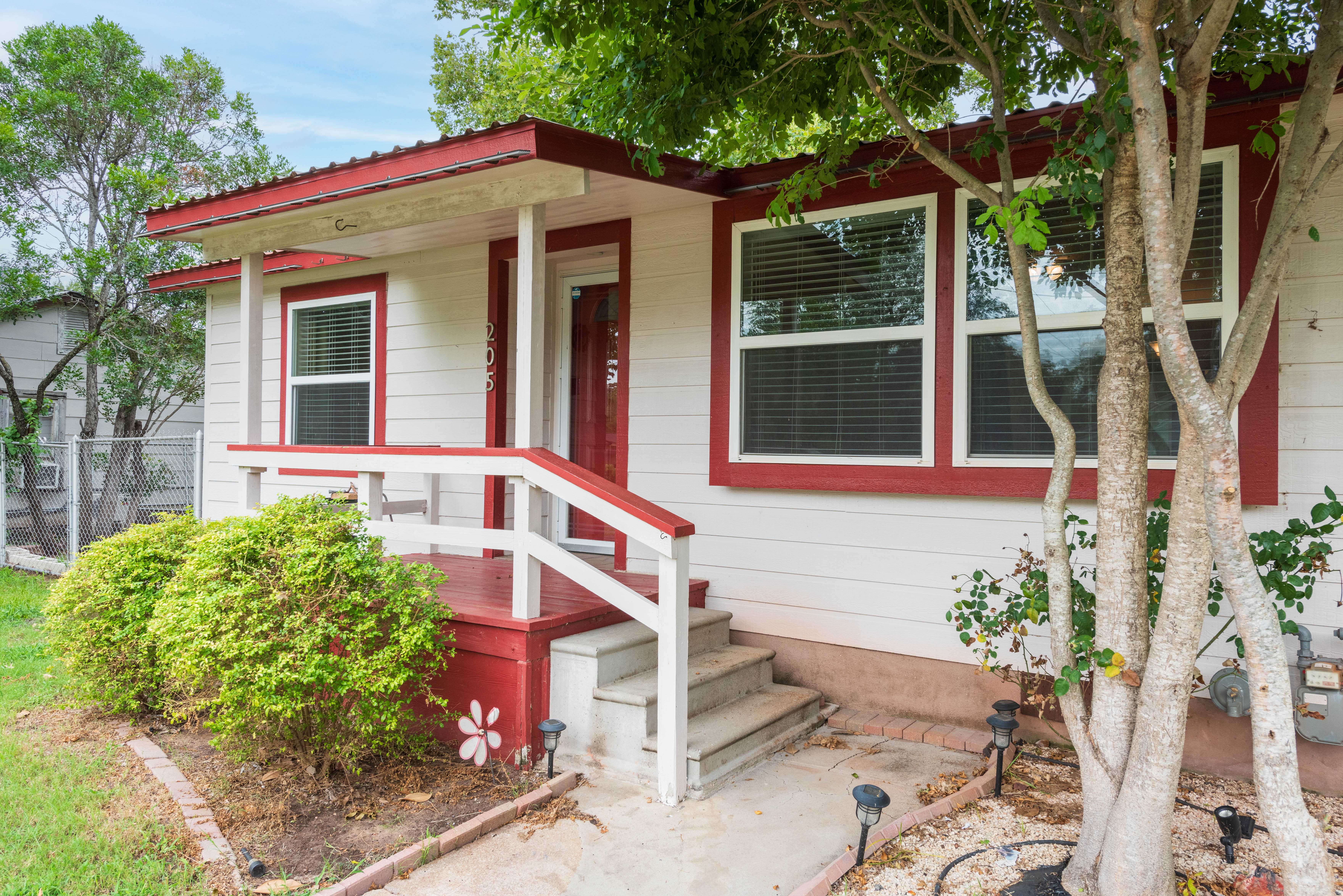 Luling, TX 78648-2238,205 N Mesquite Ave