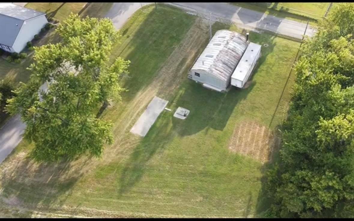 Flora, IL 62839-1147,705 West St