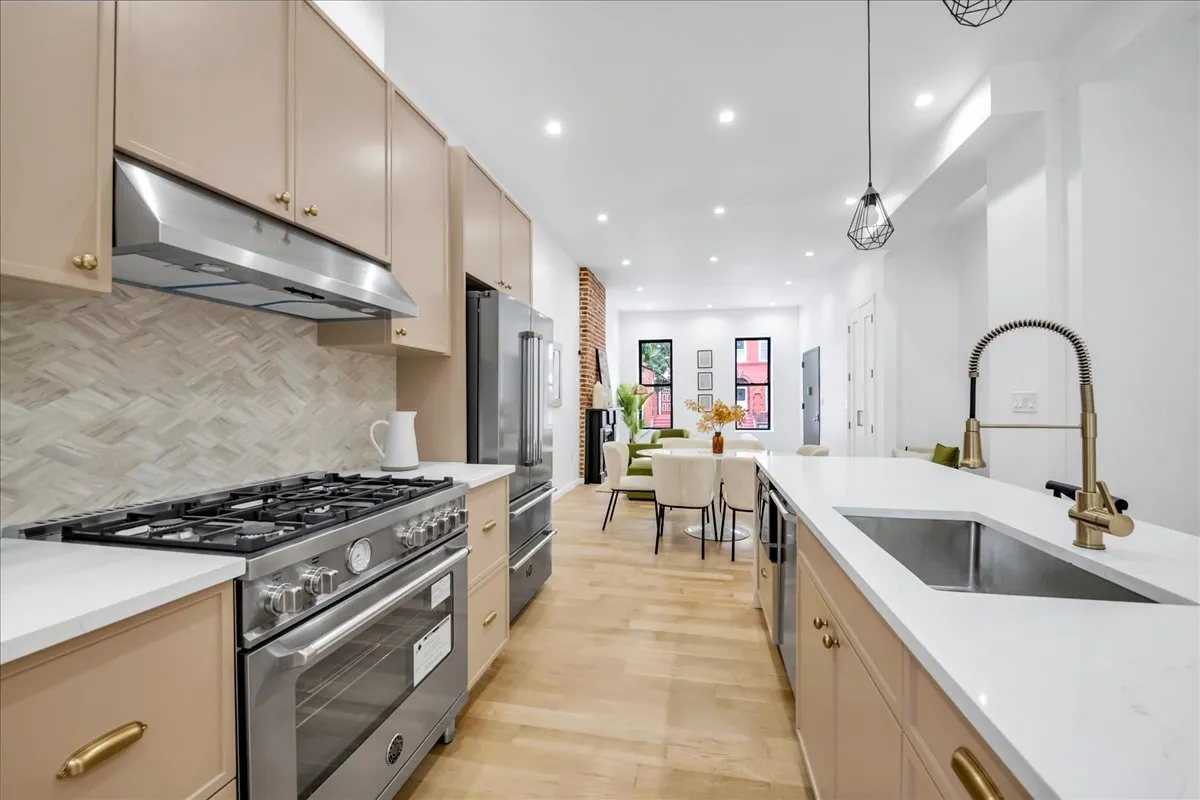 Brooklyn, NY 11233-1015,448 Halsey St