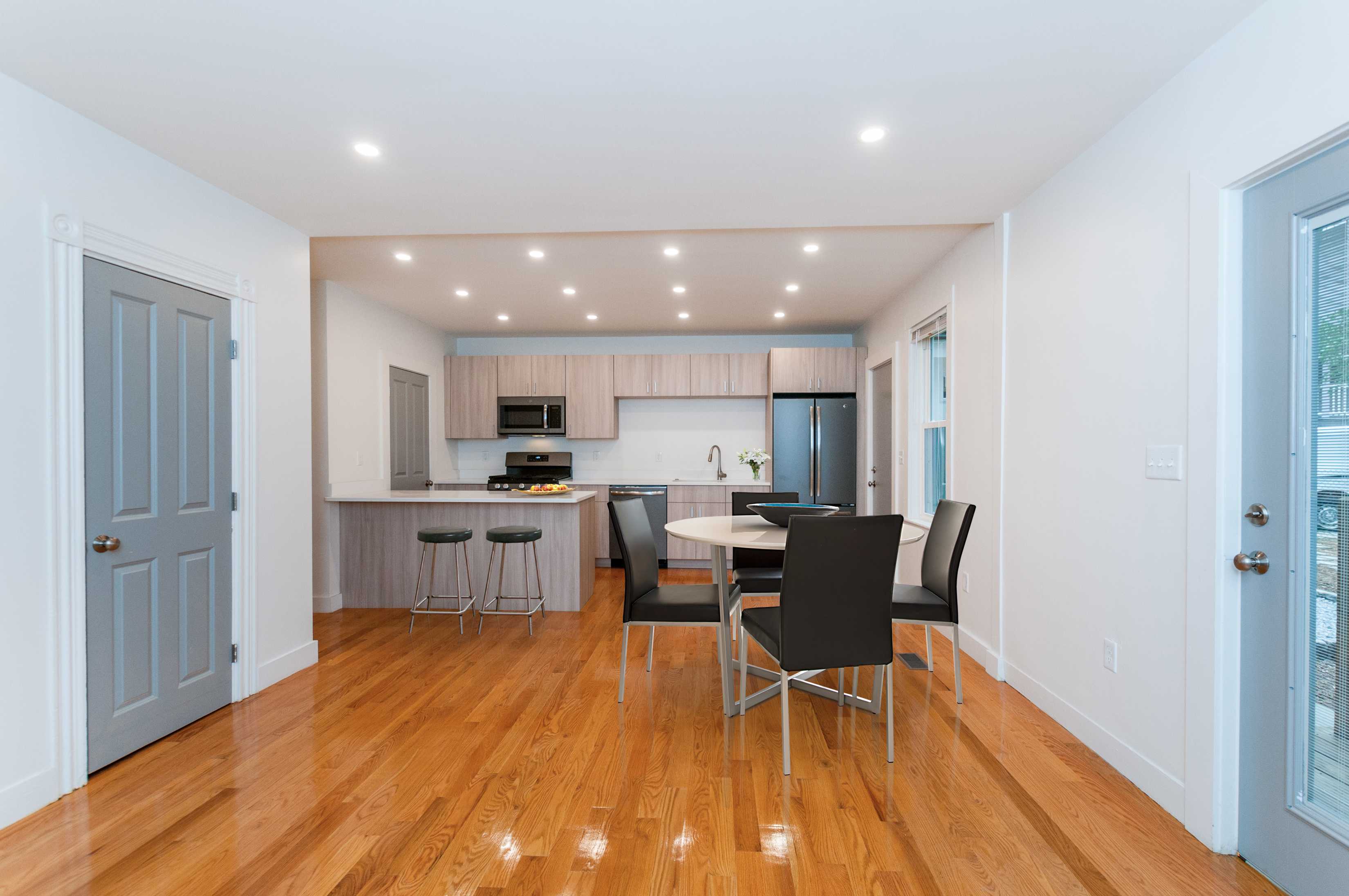 Jamaica Plain, MA 02130-3879,33 Woodman St #1