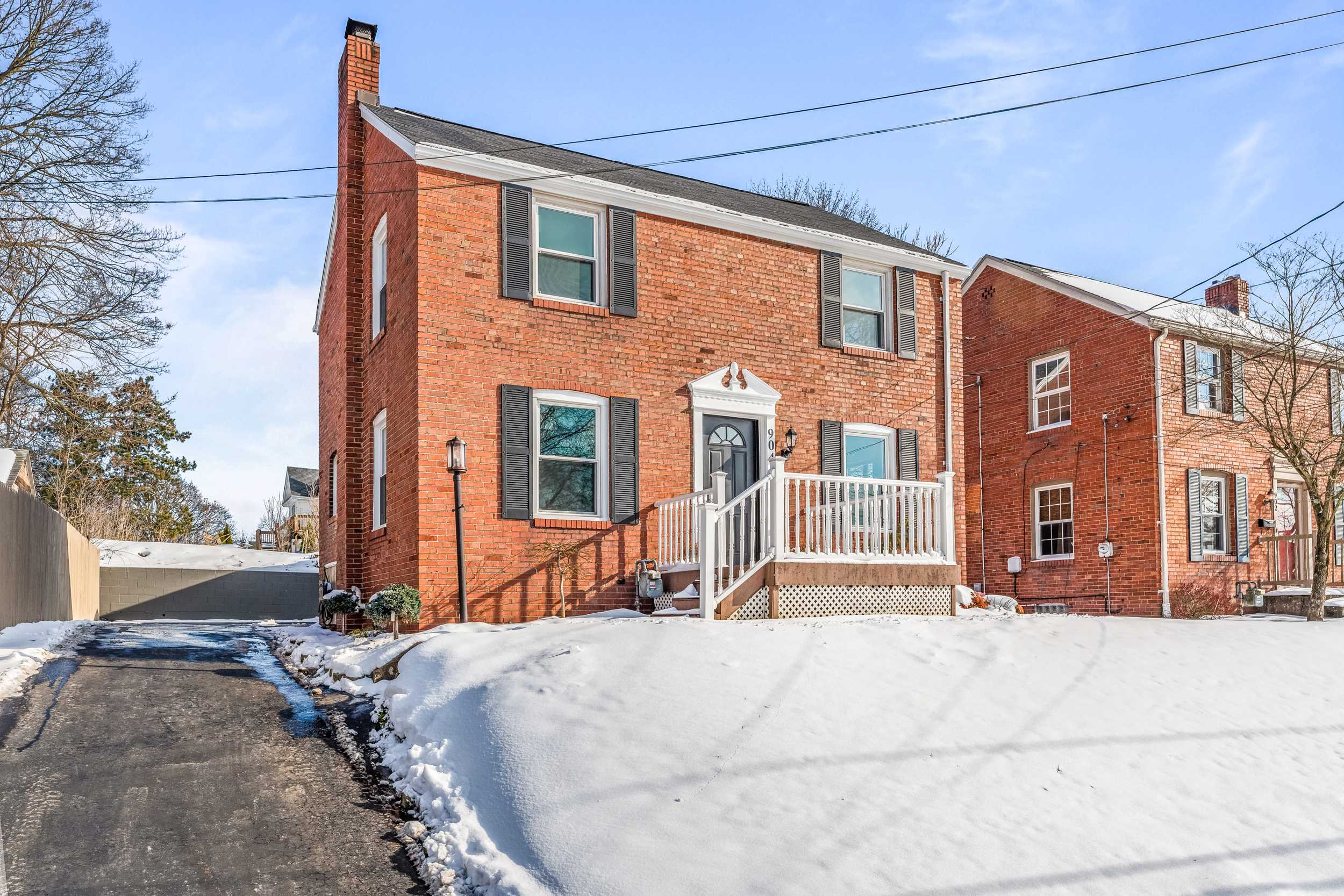 New Castle, PA 16105-2401,904 Delaware Ave