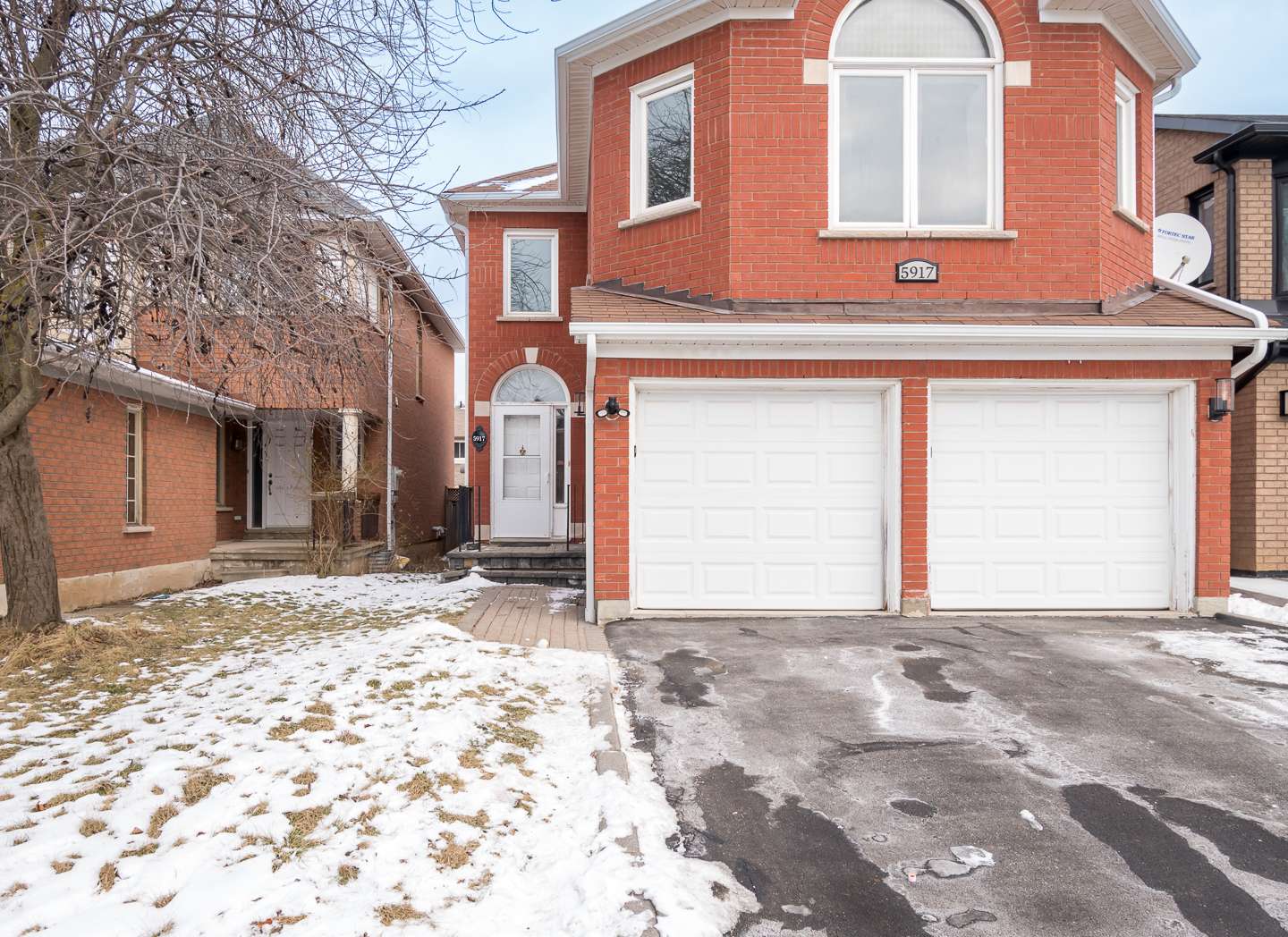 Mississauga, ON L5M 5L8,5917 Leeside Cres