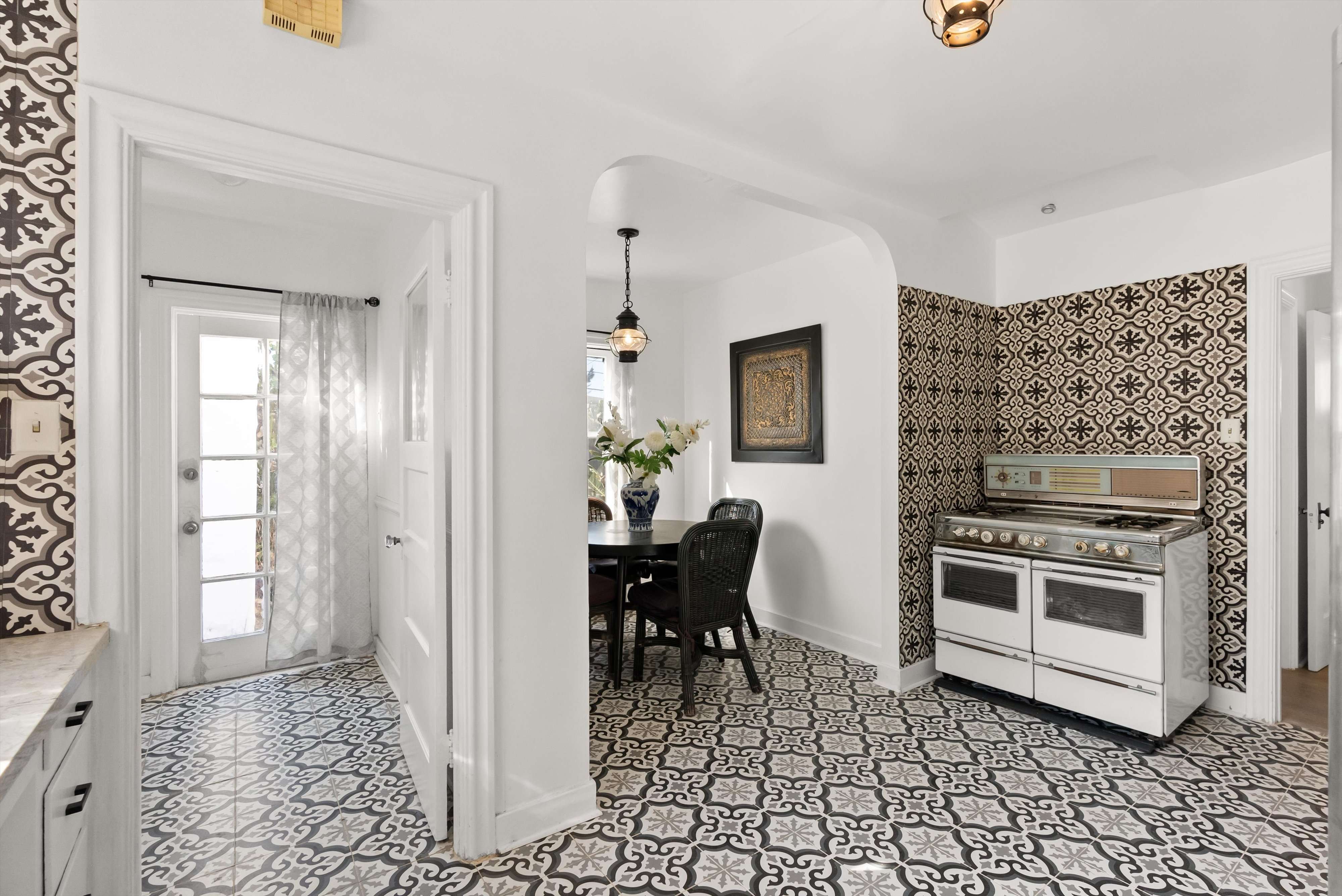 Santa Monica, CA 90404-5213,2134 Stewart St