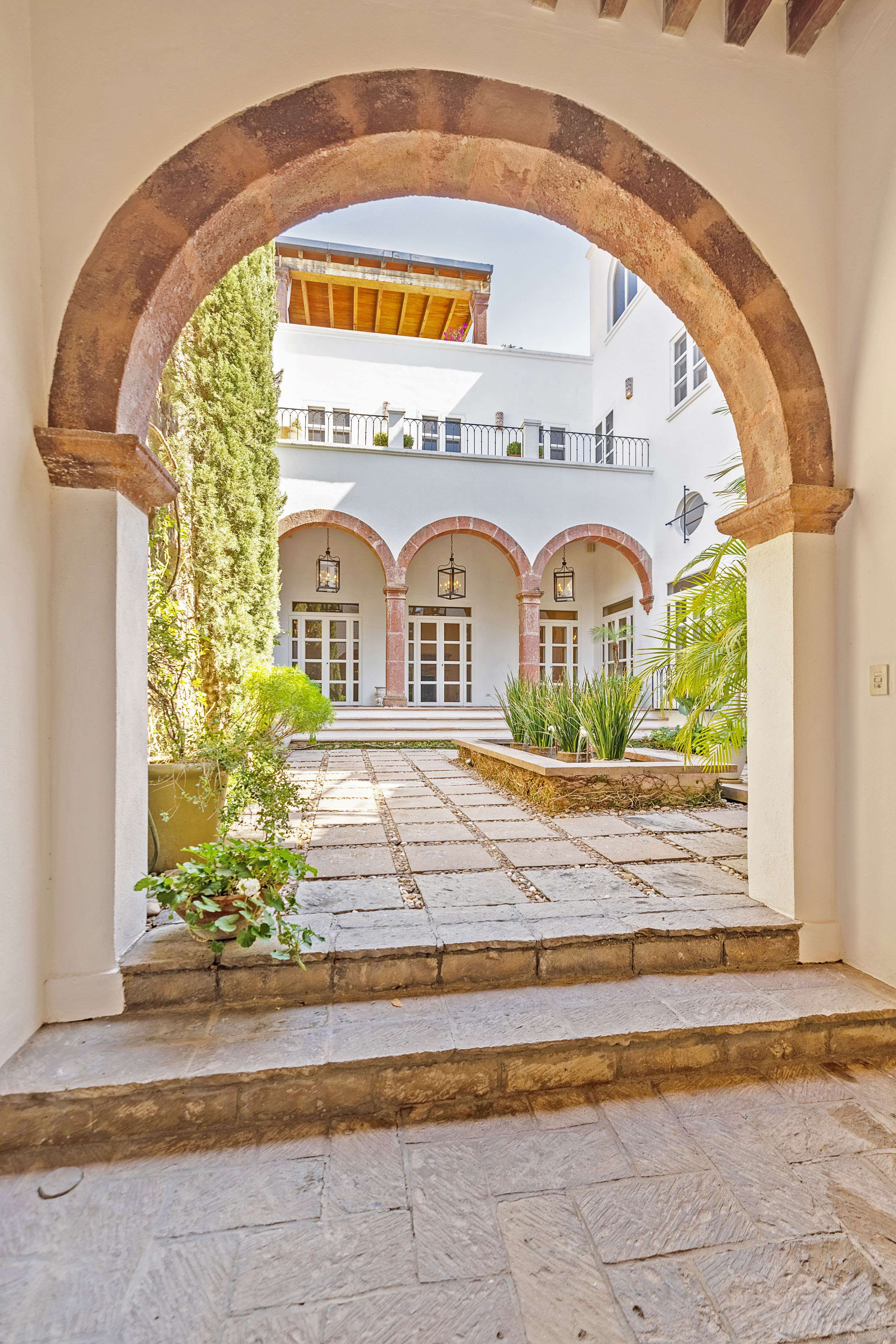 Callejón San Dimas #8-A