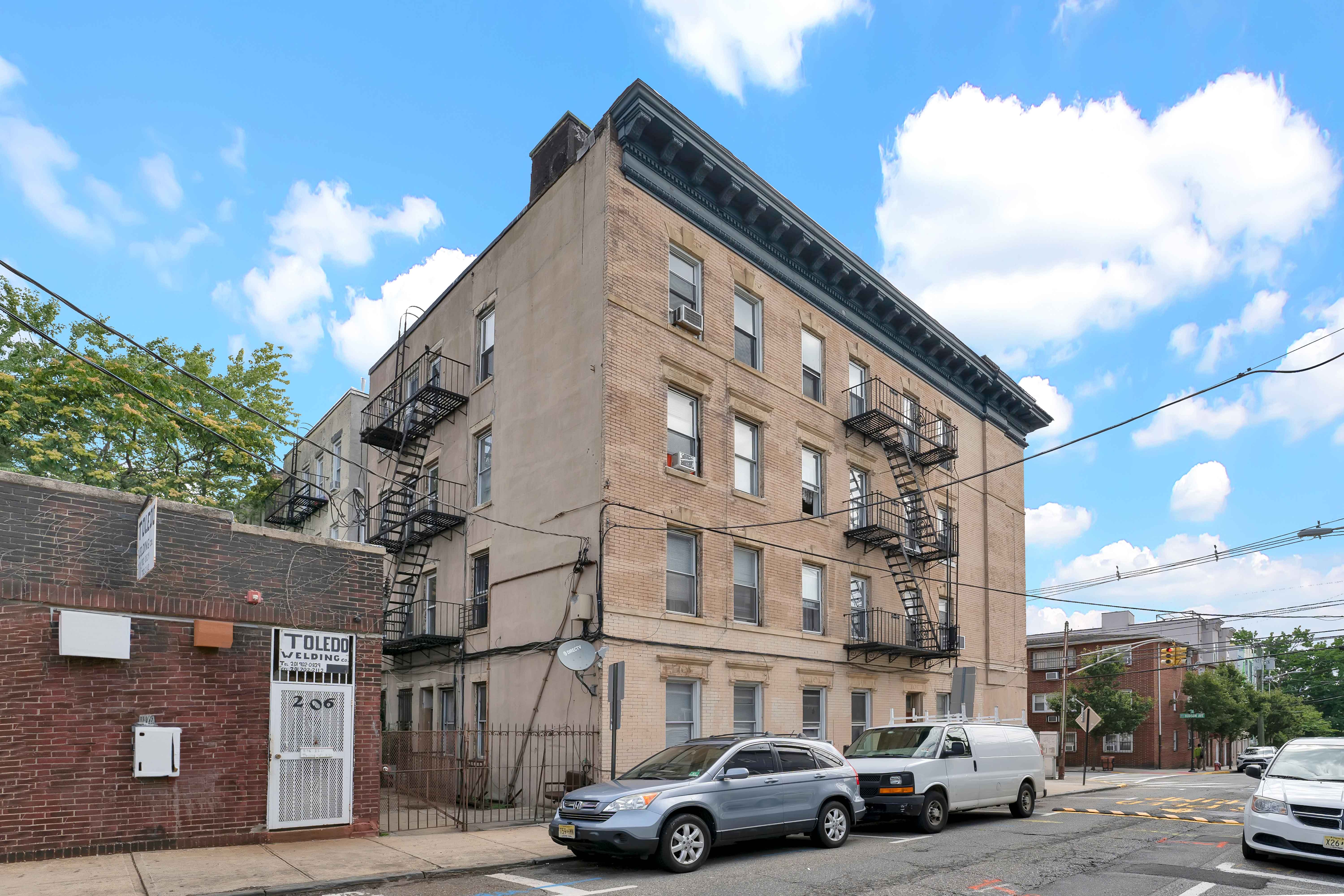 Union City, NJ 07087-6043,3501 Hudson Ave
