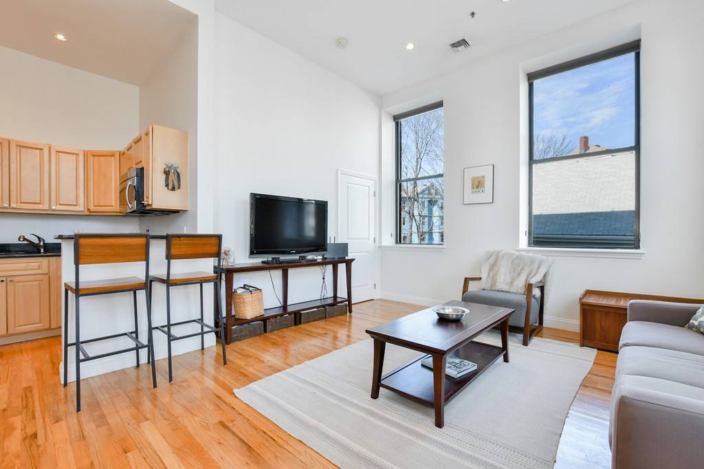11 Wyman St #2D, Jamaica Plain, MA 02130-1975