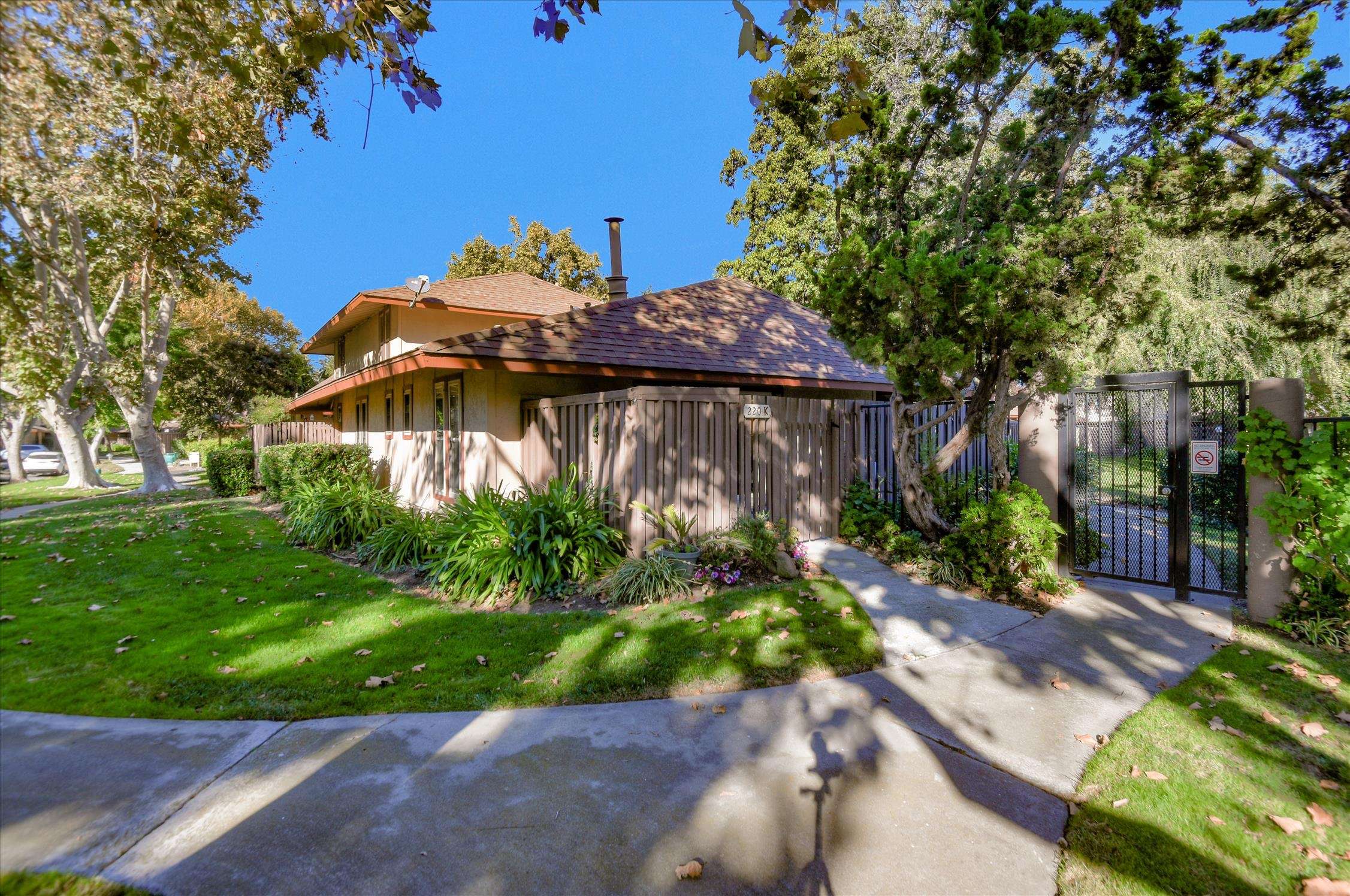 Sunnyvale, CA 94086,220 Red Oak Drive West ##K