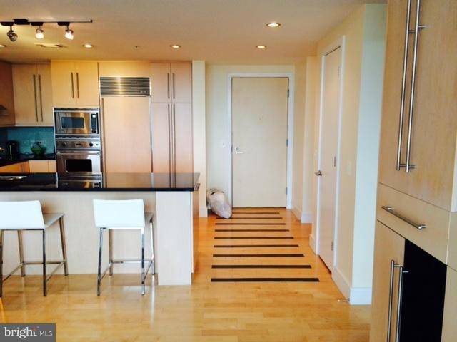 Arlington, VA 22201,2001 15th Street North #1114