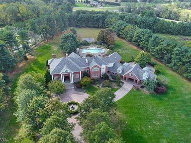 1 Laredo Dr, Colts Neck, NJ 07722