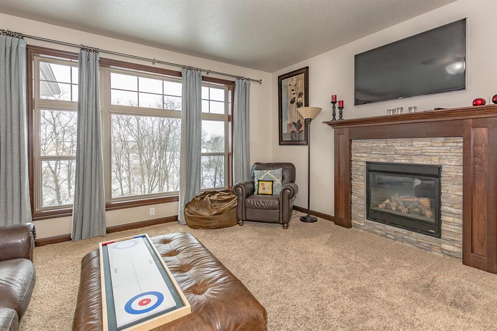 Robins, IA 52328,360 White Pine Street