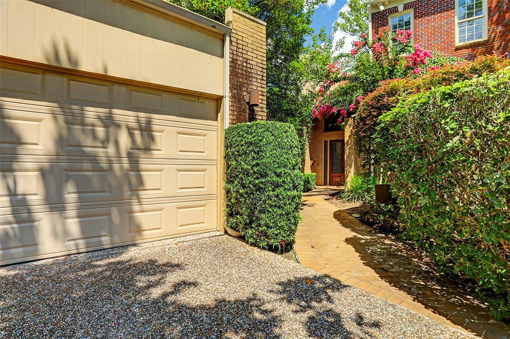 Houston, TX 77056,11 Pine Briar Circle