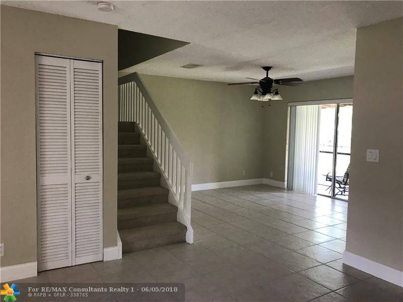 Plantation, FL 33324,9162 Vineyard Lake Dr  #9162