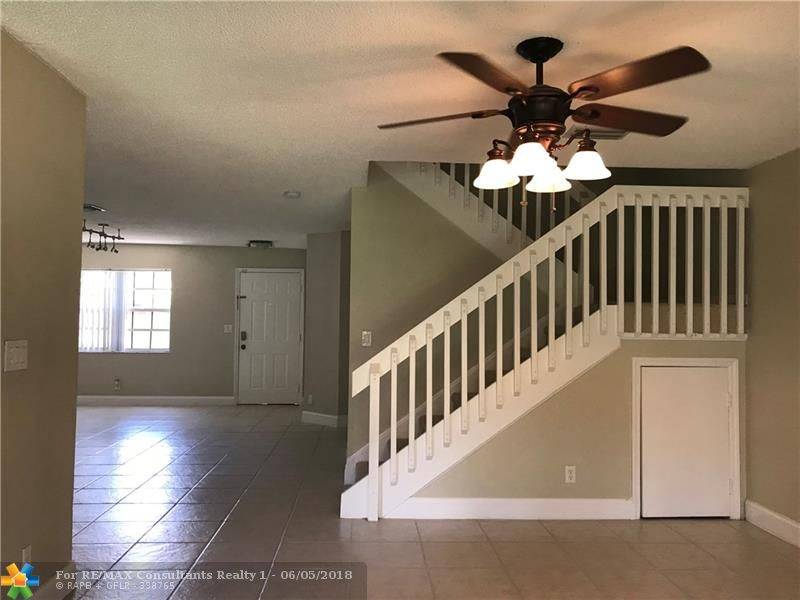 Plantation, FL 33324,9162 Vineyard Lake Dr  #9162