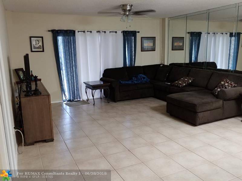 Lauderhill, FL 33319,4160 Inverrary Dr  #305