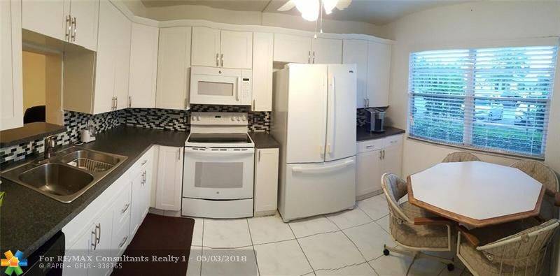 Coconut Creek, FL 33066,2401 Antigua Cir  #M1